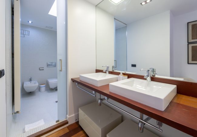 Apartment in Madrid - M (BAS159)Dúplex de 3 Dormitorios – Amplio, Lumino Apartment in Madrid - M (BAS159)Dúplex de 3 Dormitorios – Amplio, Lumino