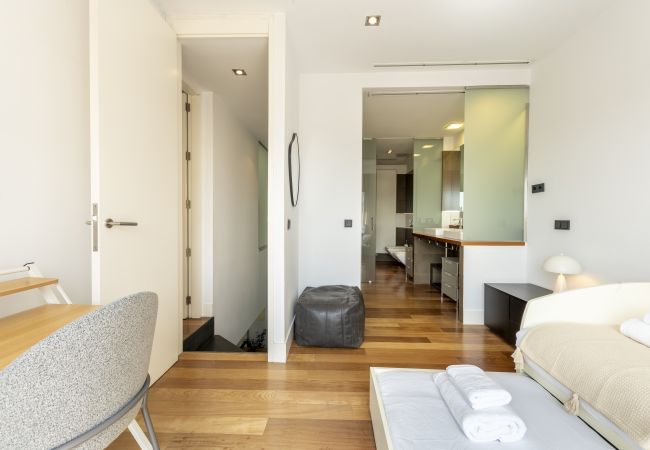 Apartment in Madrid - M (BAS159)Dúplex de 3 Dormitorios – Amplio, Lumino Apartment in Madrid - M (BAS159)Dúplex de 3 Dormitorios – Amplio, Lumino