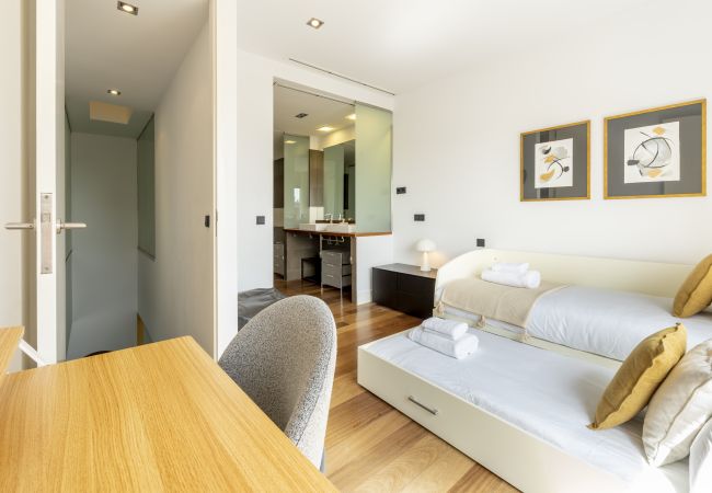 Apartment in Madrid - M (BAS159)Dúplex de 3 Dormitorios – Amplio, Lumino Apartment in Madrid - M (BAS159)Dúplex de 3 Dormitorios – Amplio, Lumino