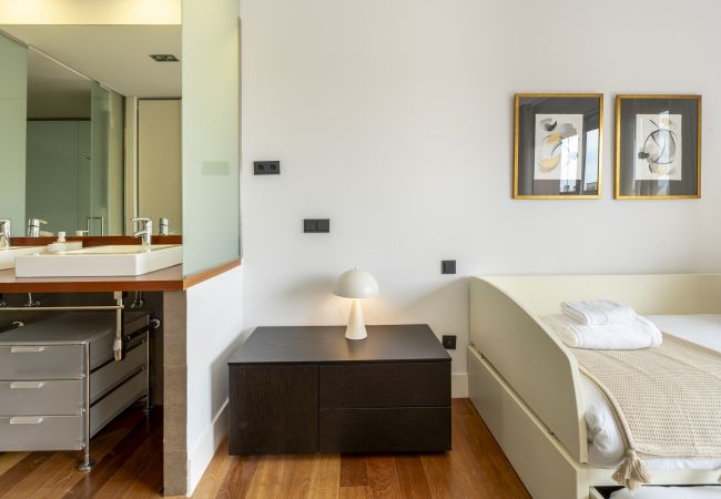 Apartment in Madrid - M (BAS159)Dúplex de 3 Dormitorios – Amplio, Lumino Apartment in Madrid - M (BAS159)Dúplex de 3 Dormitorios – Amplio, Lumino
