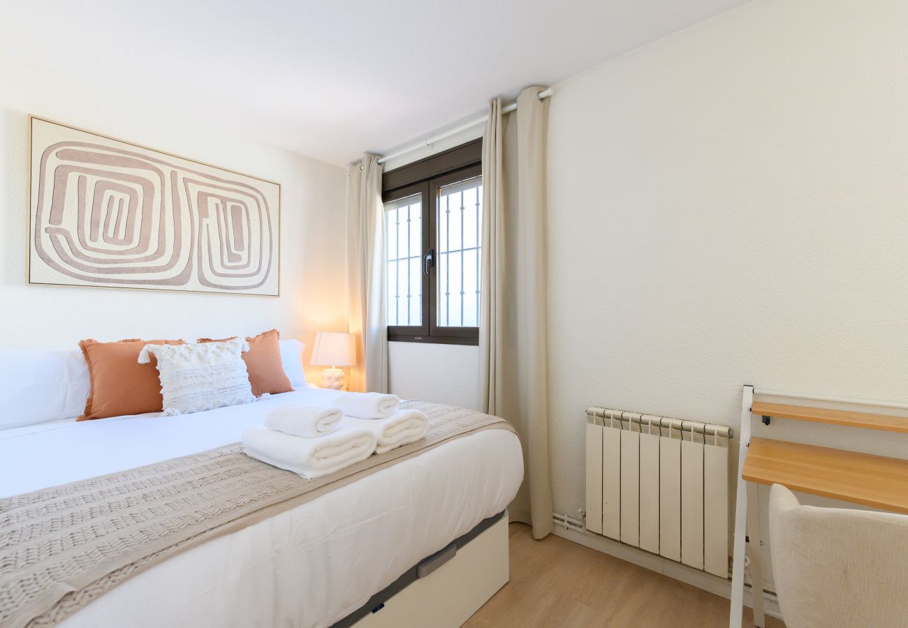 Apartment in Madrid - M (ARR126D)Piso de dos dormitorios-Terraza y balcó