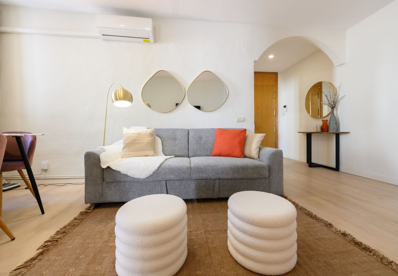 Apartment in Madrid - M (ARR126D)Piso de dos dormitorios-Terraza y balcó