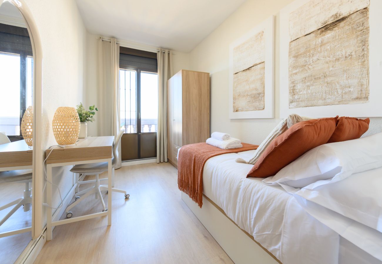 Apartment in Madrid - M (ARR126D)Piso de dos dormitorios-Terraza y balcó
