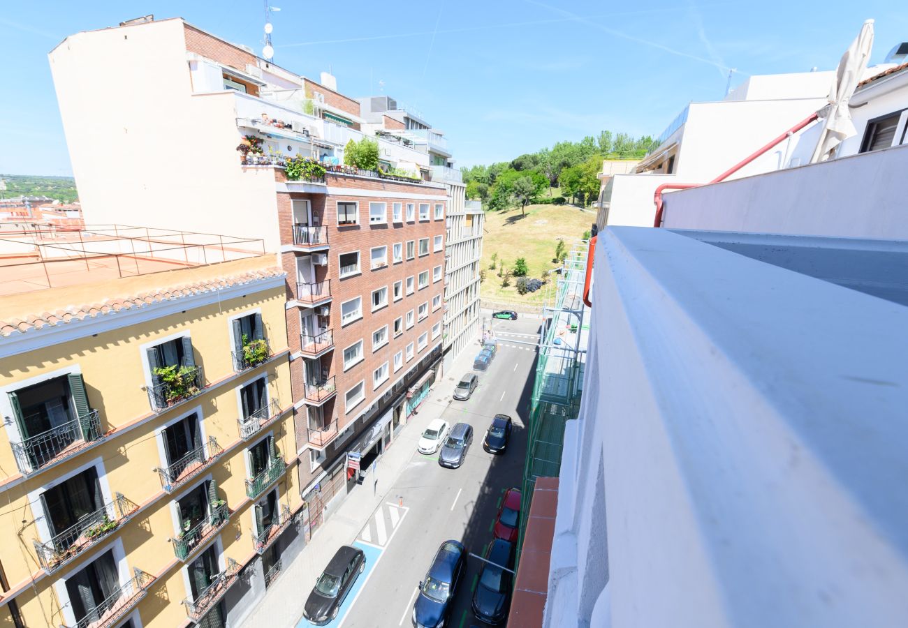 Apartment in Madrid - M (ARR126D)Piso de dos dormitorios-Terraza y balcó