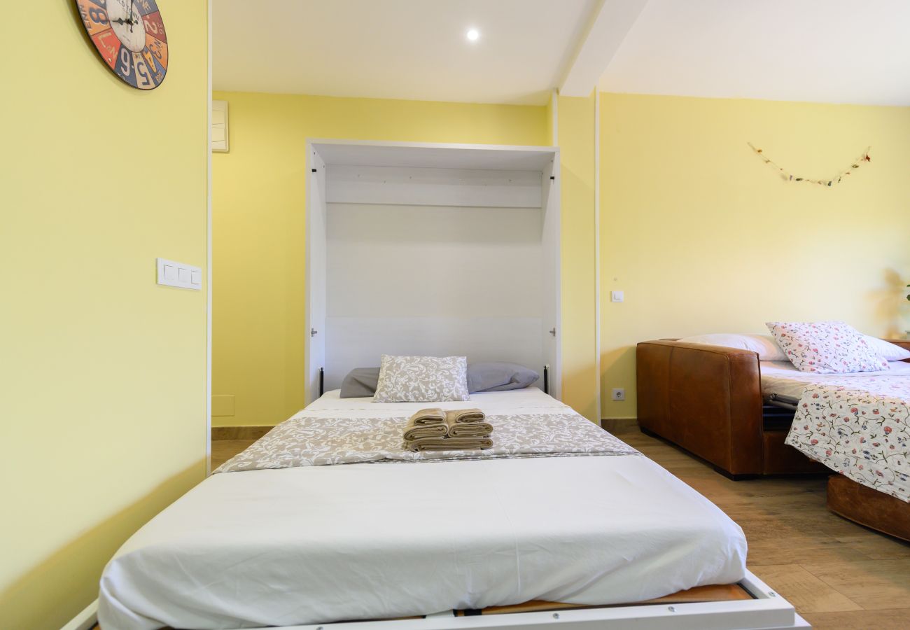 Studio in Madrid - M (ANI144C) Estudio con balcón – Todo lo que nece