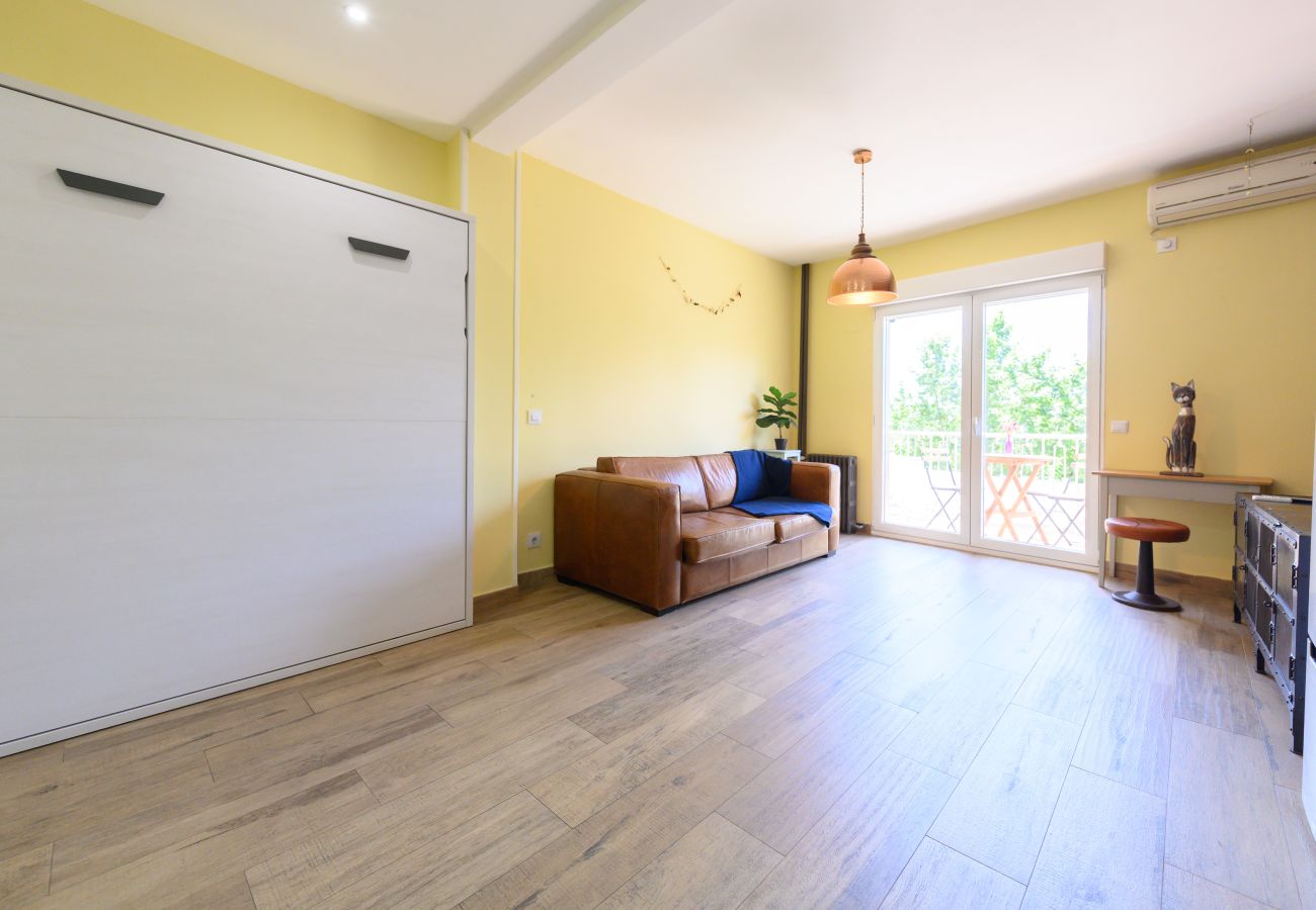 Studio in Madrid - M (ANI144C) Estudio con balcón – Todo lo que nece