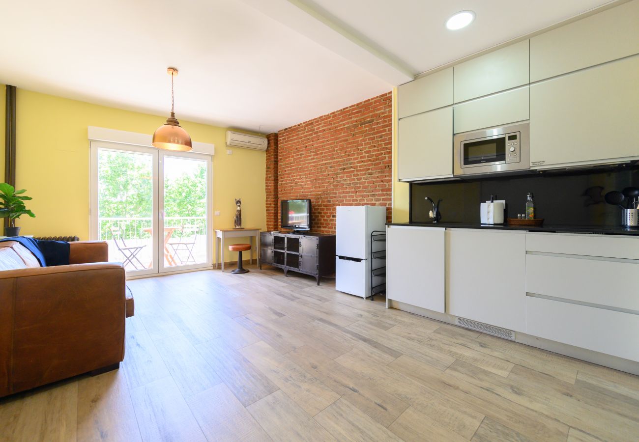 Studio in Madrid - M (ANI144C) Estudio con balcón – Todo lo que nece