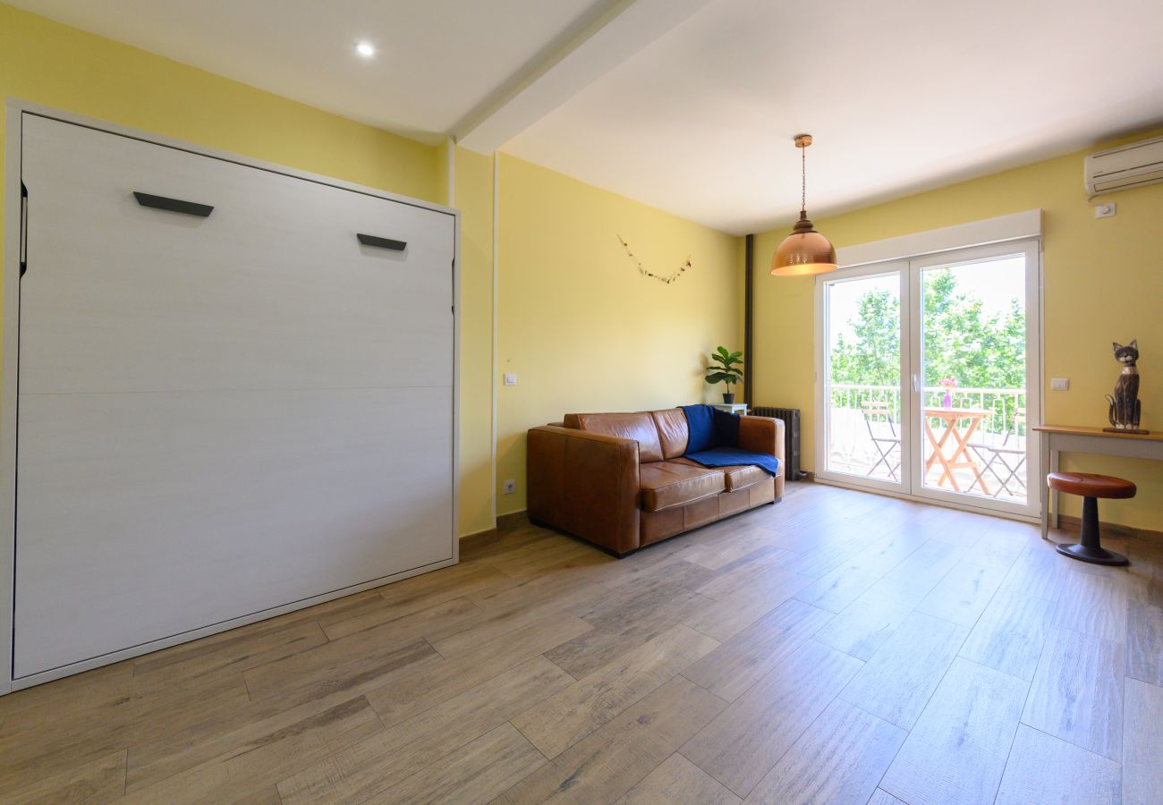 Studio in Madrid - M (ANI144C) Estudio con balcón – Todo lo que nece