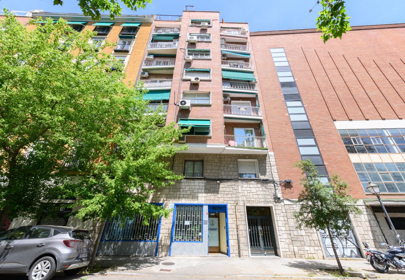 Studio in Madrid - M (ANI144C) Estudio con balcón – Todo lo que nece