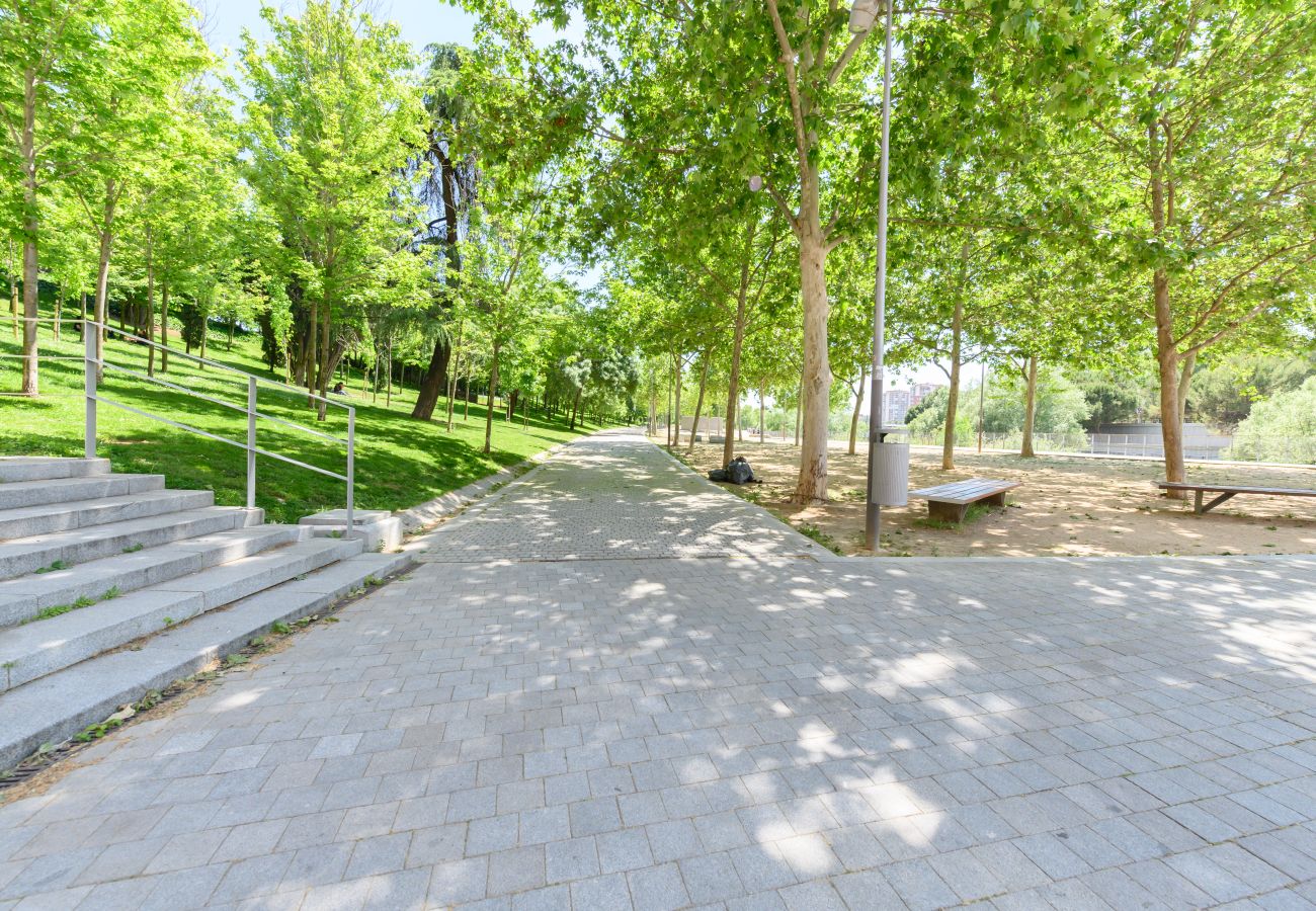 Studio in Madrid - M (ANI144C) Estudio con balcón – Todo lo que nece