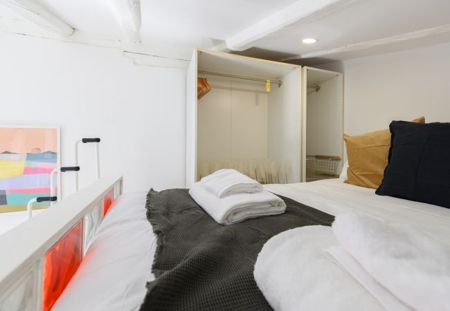 Apartment in Madrid - M (SVI15) Piso tipo loft de 1 dormitorio en el ce Apartment in Madrid - M (SVI15) Piso tipo loft de 1 dormitorio en el ce
