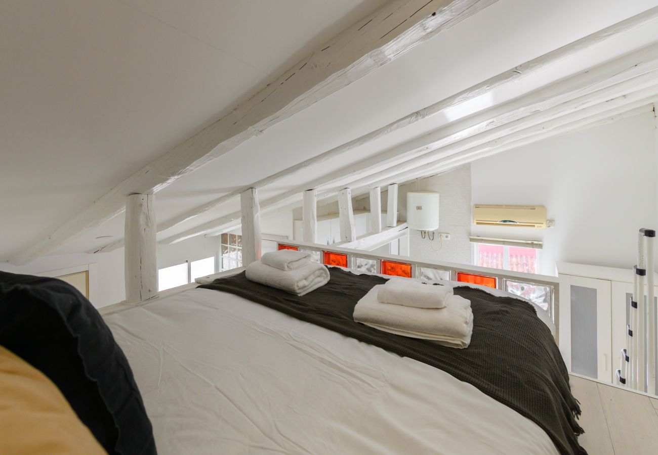 Apartment in Madrid - M (SVI15) Piso tipo loft de 1 dormitorio en el ce