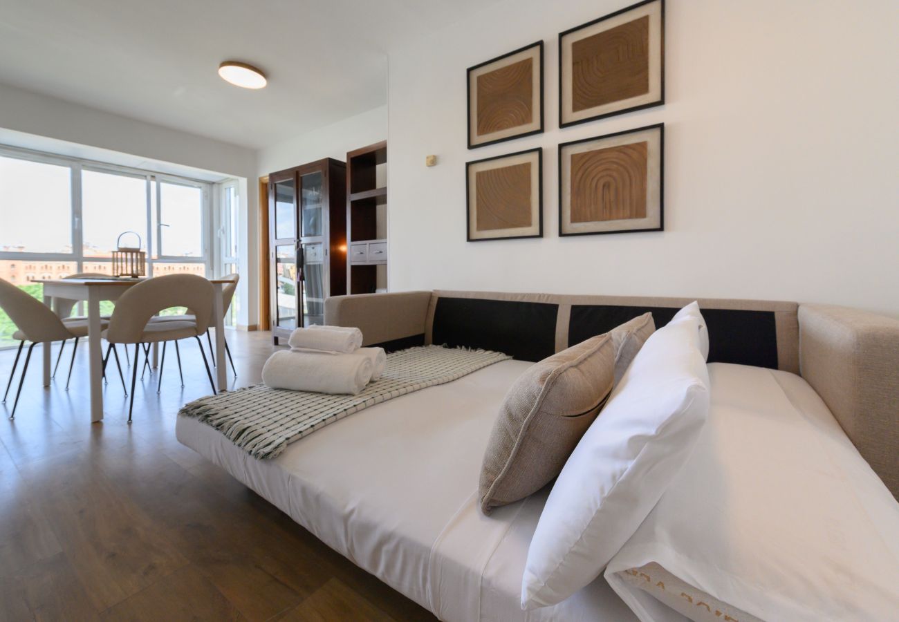 Apartment in Madrid - M (VDZ36A) Piso moderno de 1 dormitorio con ventan