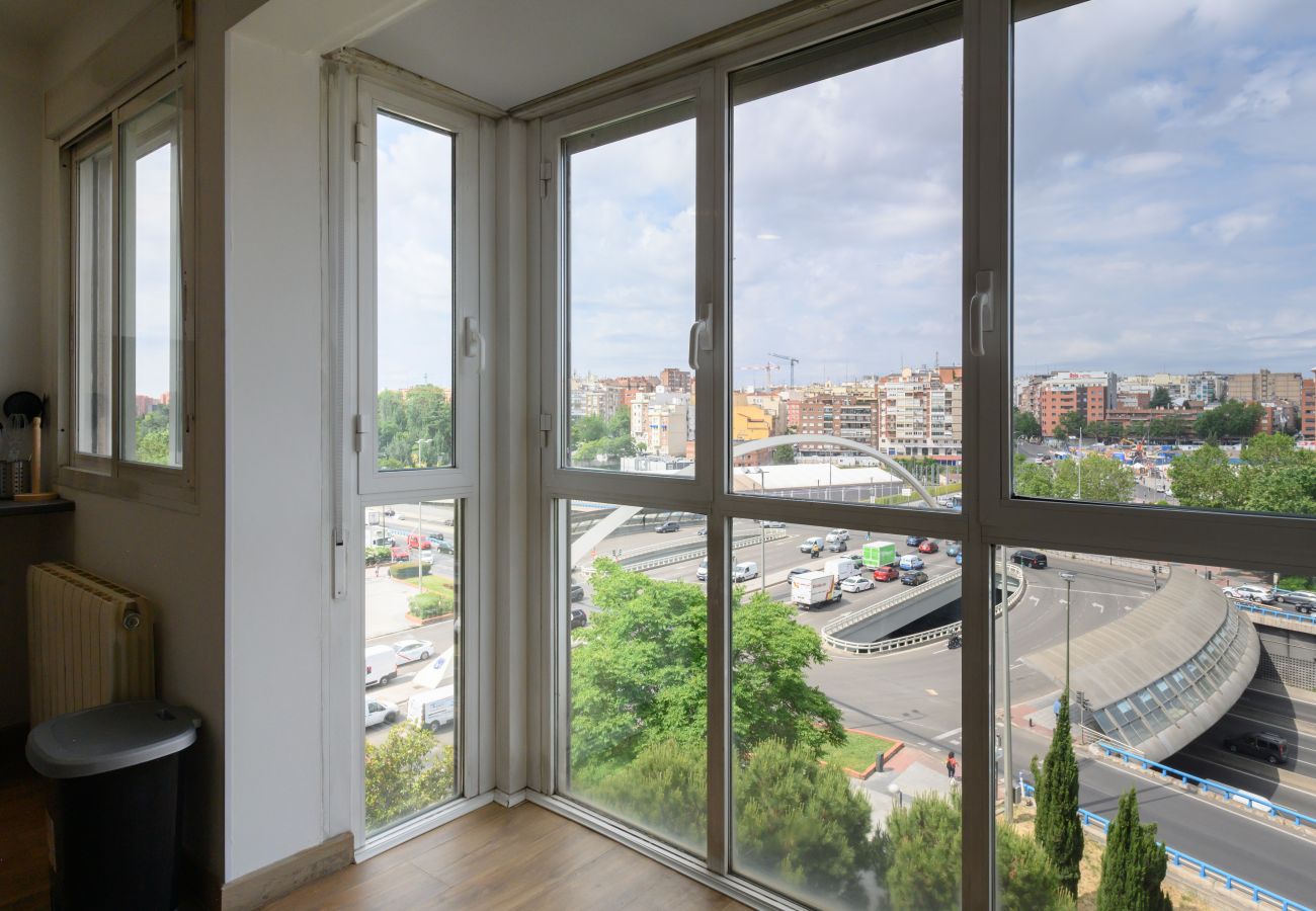 Apartment in Madrid - M (VDZ36A) Piso moderno de 1 dormitorio con ventan