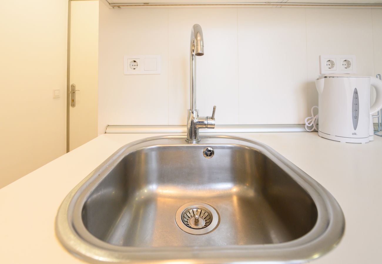 Apartment in Madrid - M (FOV16BI)Piso de 1 Dormitorio en Chamartín-Madri