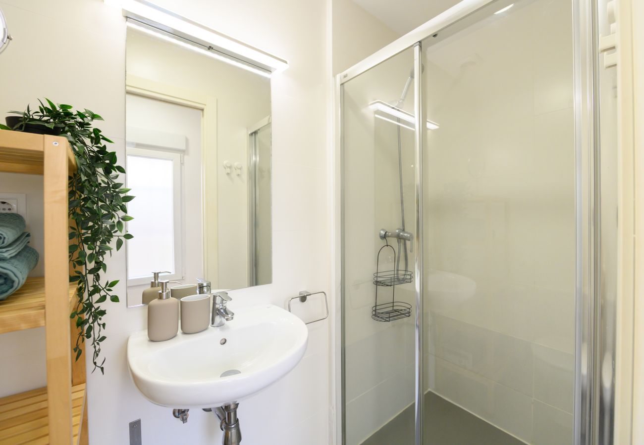 Apartment in Madrid - M (FOV16BI)Piso de 1 Dormitorio en Chamartín-Madri