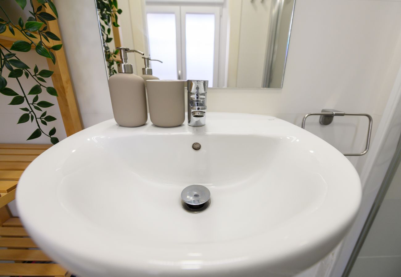 Apartment in Madrid - M (FOV16BI)Piso de 1 Dormitorio en Chamartín-Madri