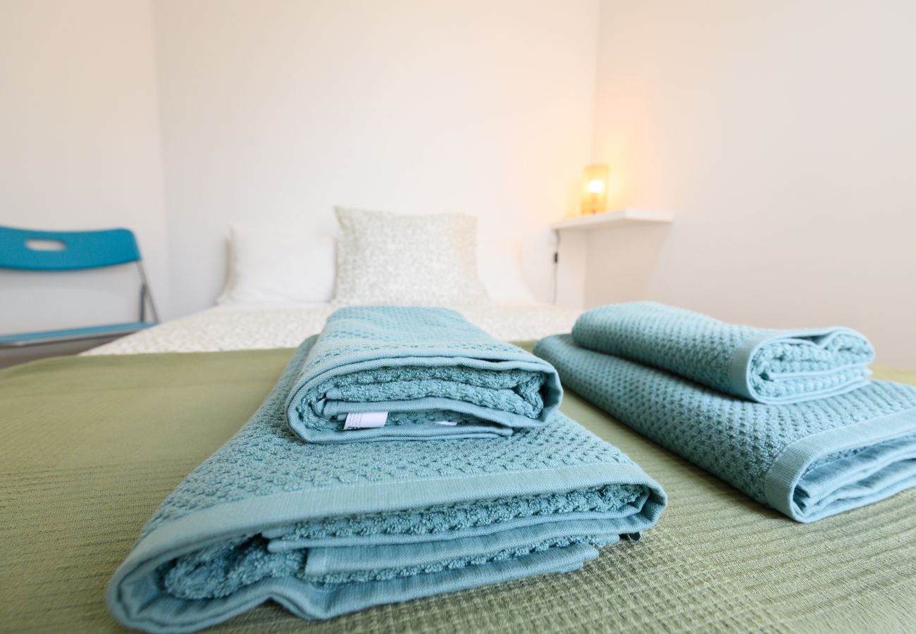 Apartment in Madrid - M (FOV16BI)Piso de 1 Dormitorio en Chamartín-Madri