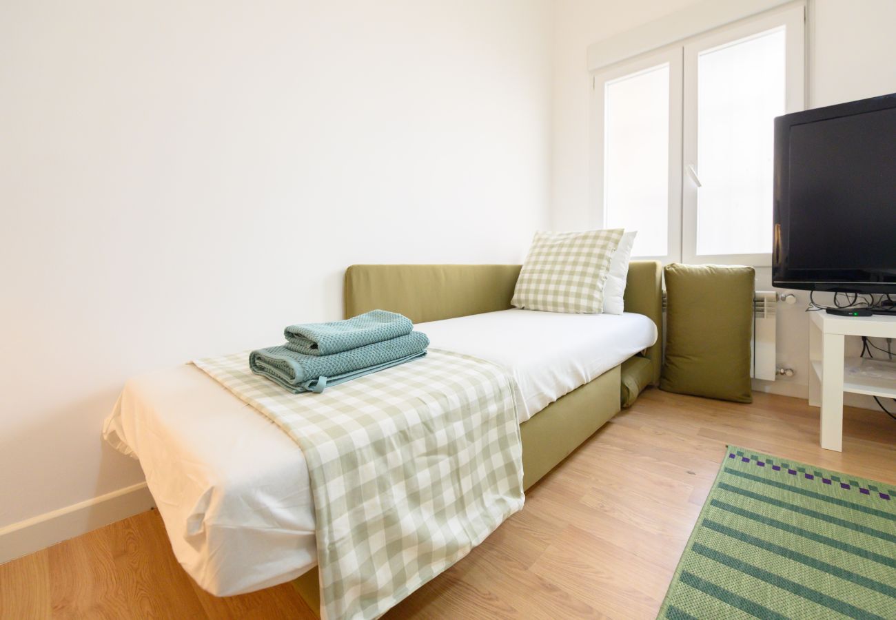 Apartment in Madrid - M (FOV16BI)Piso de 1 Dormitorio en Chamartín-Madri