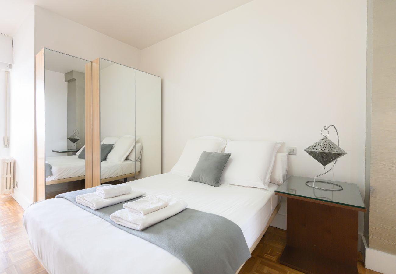 Apartment in Madrid - M (GPE32)Piso de 2 Dormitorios con Vistas a la Ciu