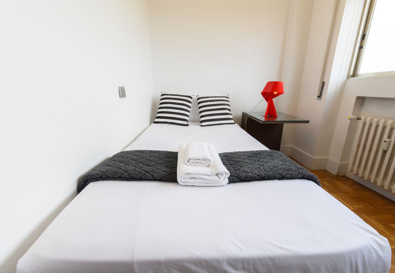 Apartment in Madrid - M (GPE32)Piso de 2 Dormitorios con Vistas a la Ciu