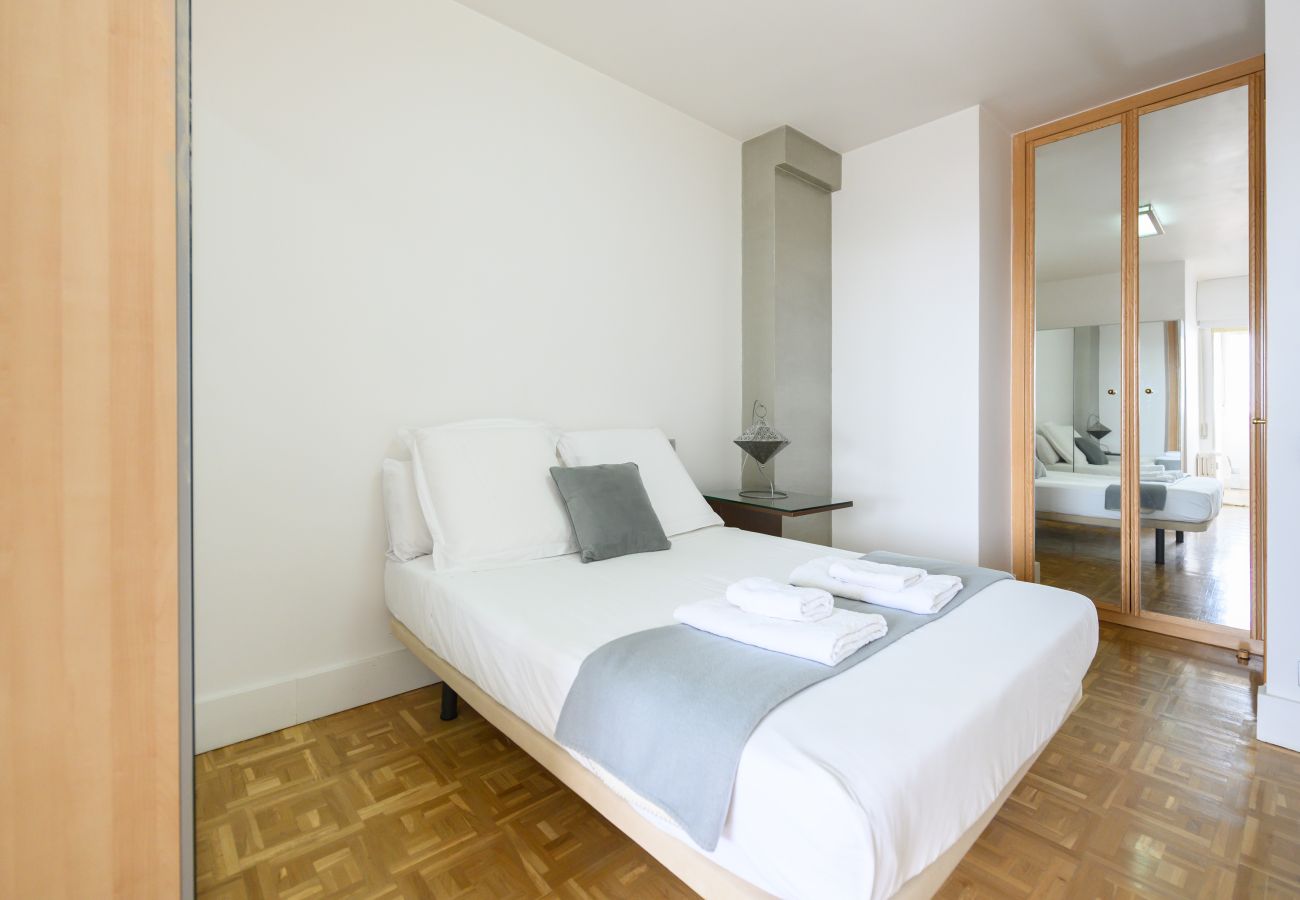 Apartment in Madrid - M (GPE32)Piso de 2 Dormitorios con Vistas a la Ciu