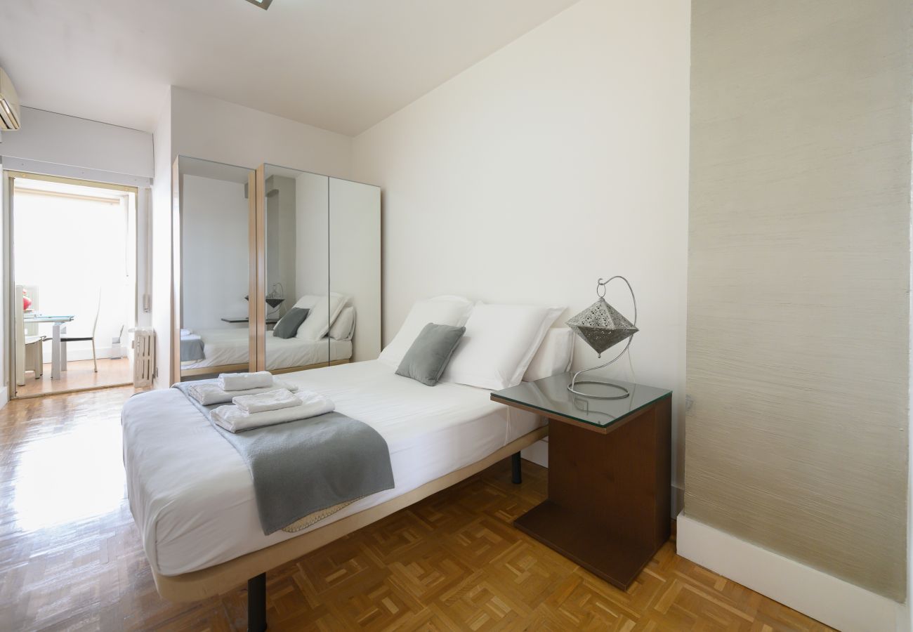 Apartment in Madrid - M (GPE32)Piso de 2 Dormitorios con Vistas a la Ciu