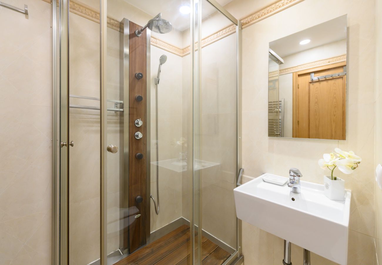 Apartment in Madrid - M (GPE32)Piso de 2 Dormitorios con Vistas a la Ciu