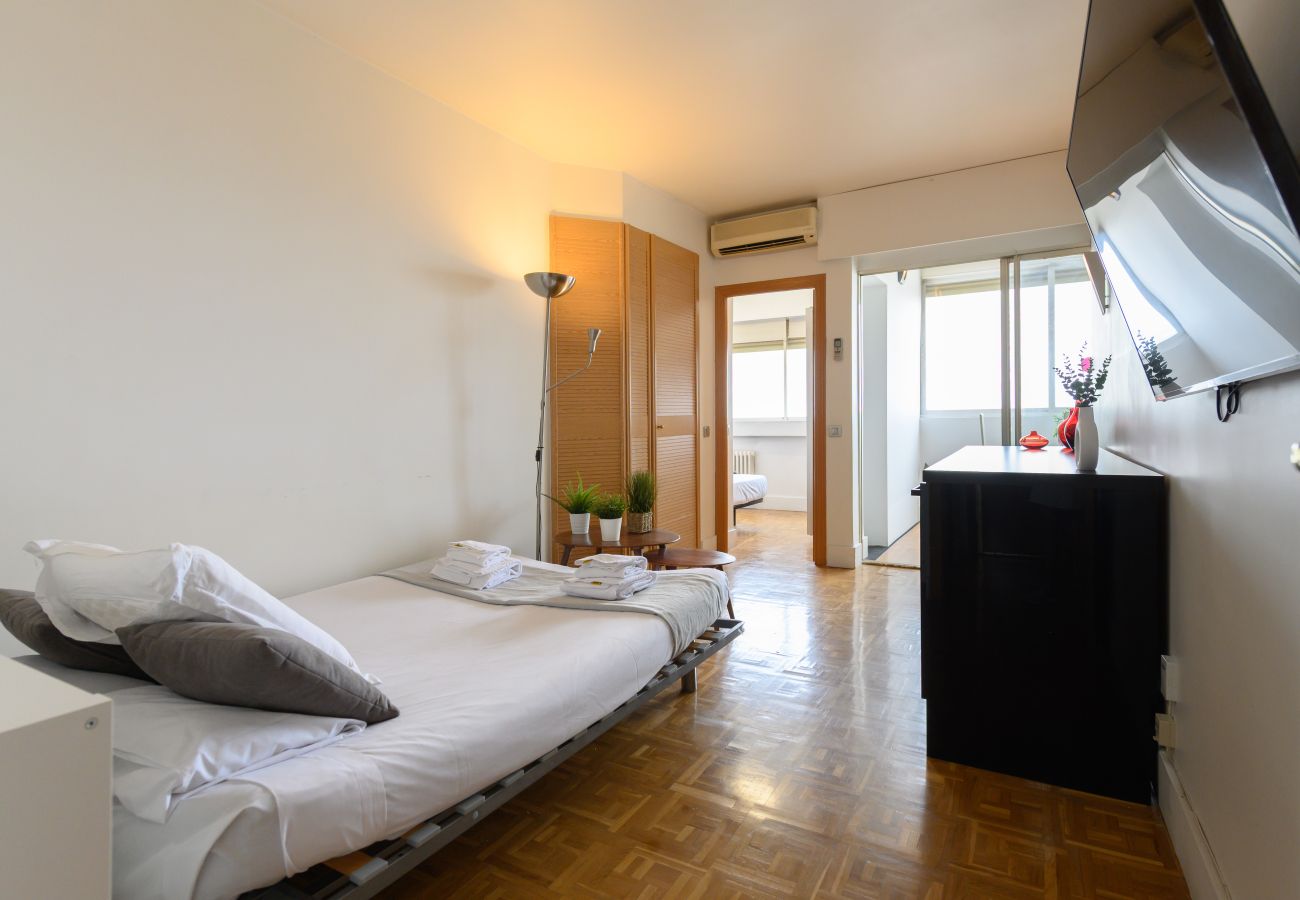 Apartment in Madrid - M (GPE32)Piso de 2 Dormitorios con Vistas a la Ciu