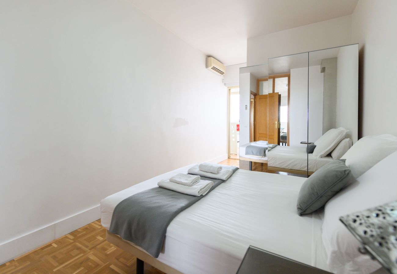 Apartment in Madrid - M (GPE32)Piso de 2 Dormitorios con Vistas a la Ciu