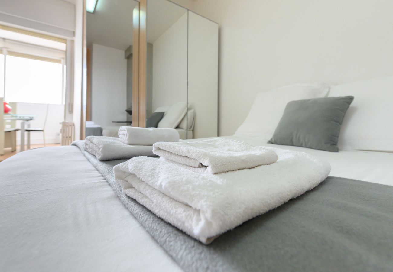 Apartment in Madrid - M (GPE32)Piso de 2 Dormitorios con Vistas a la Ciu