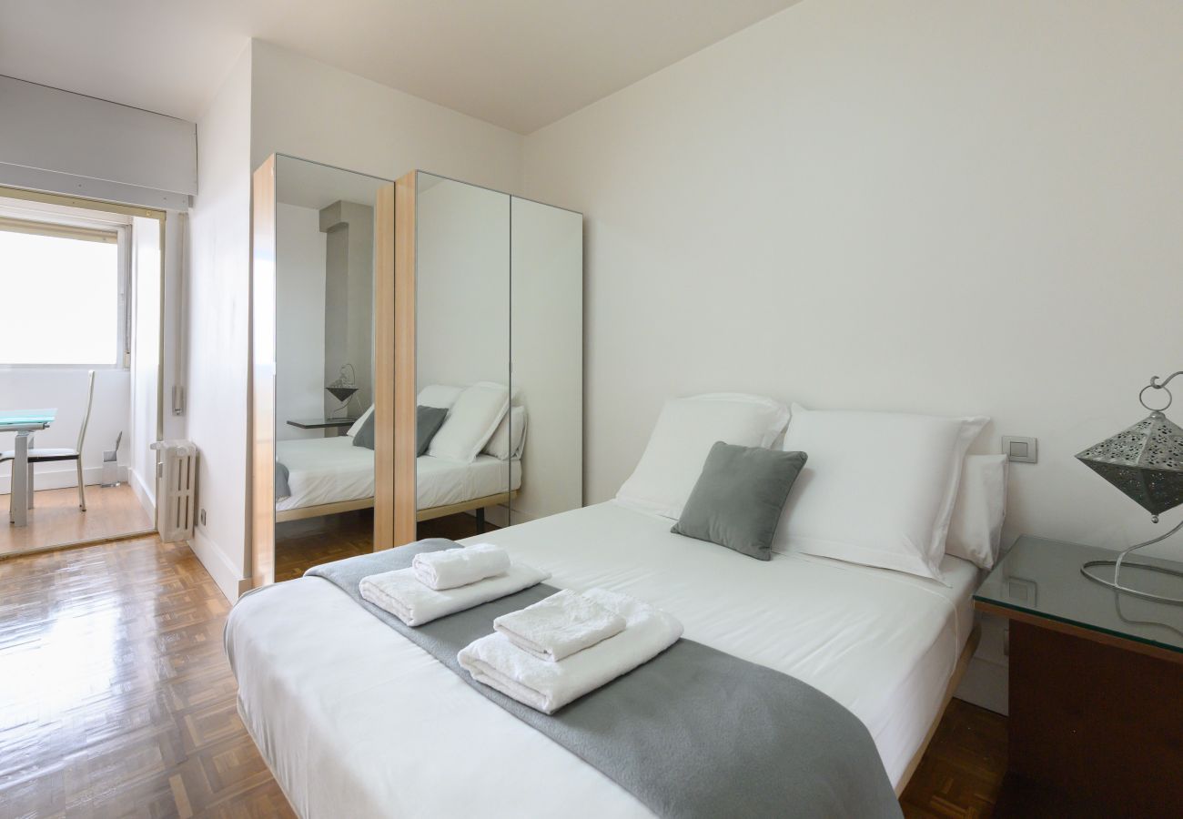 Apartment in Madrid - M (GPE32)Piso de 2 Dormitorios con Vistas a la Ciu
