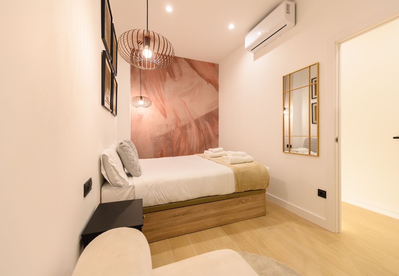 Apartment in Madrid - M (AGU230)Tu hogar en la ciudad: piso de 3 habita