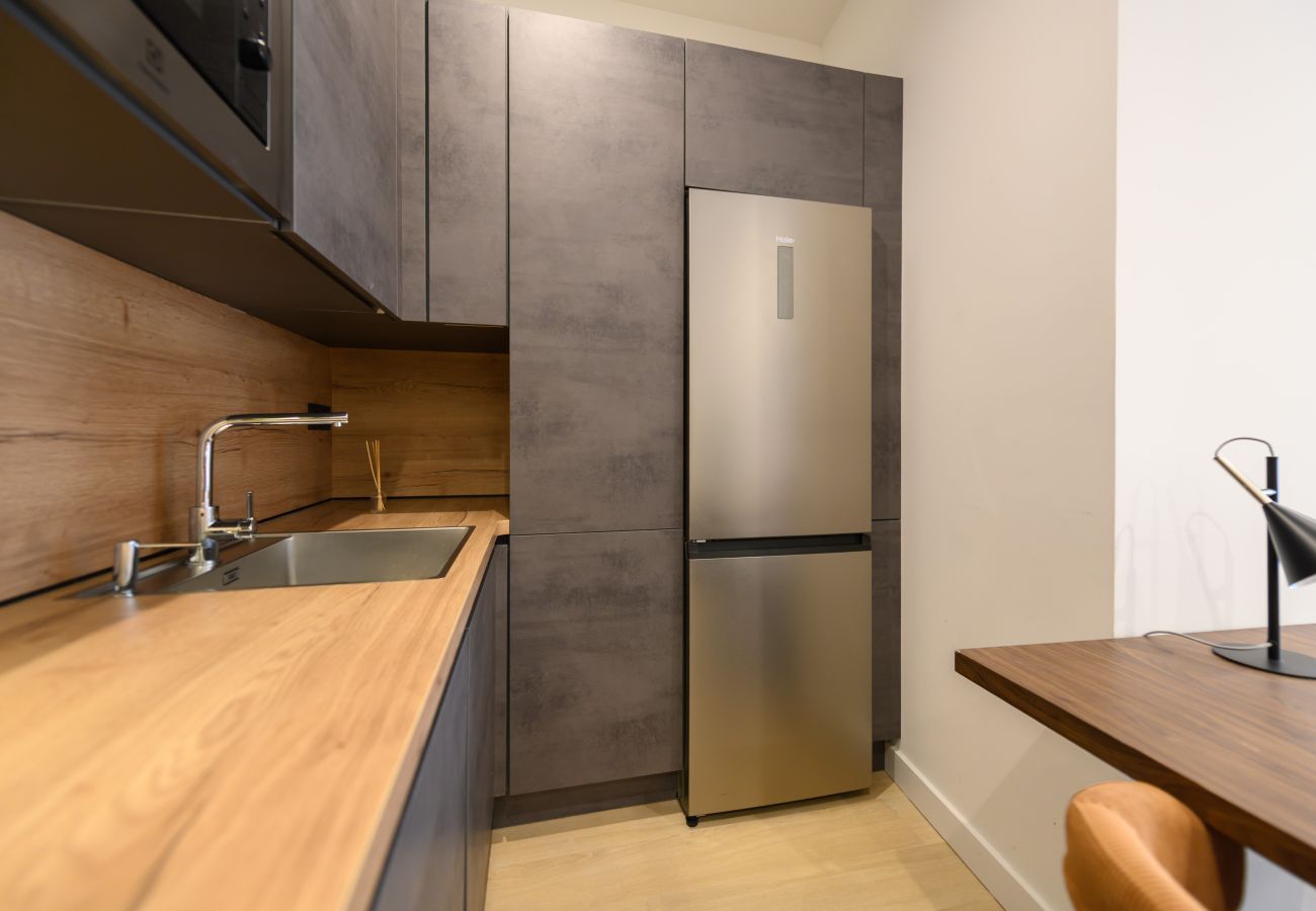 Apartment in Madrid - M (AGU230)Tu hogar en la ciudad: piso de 3 habita