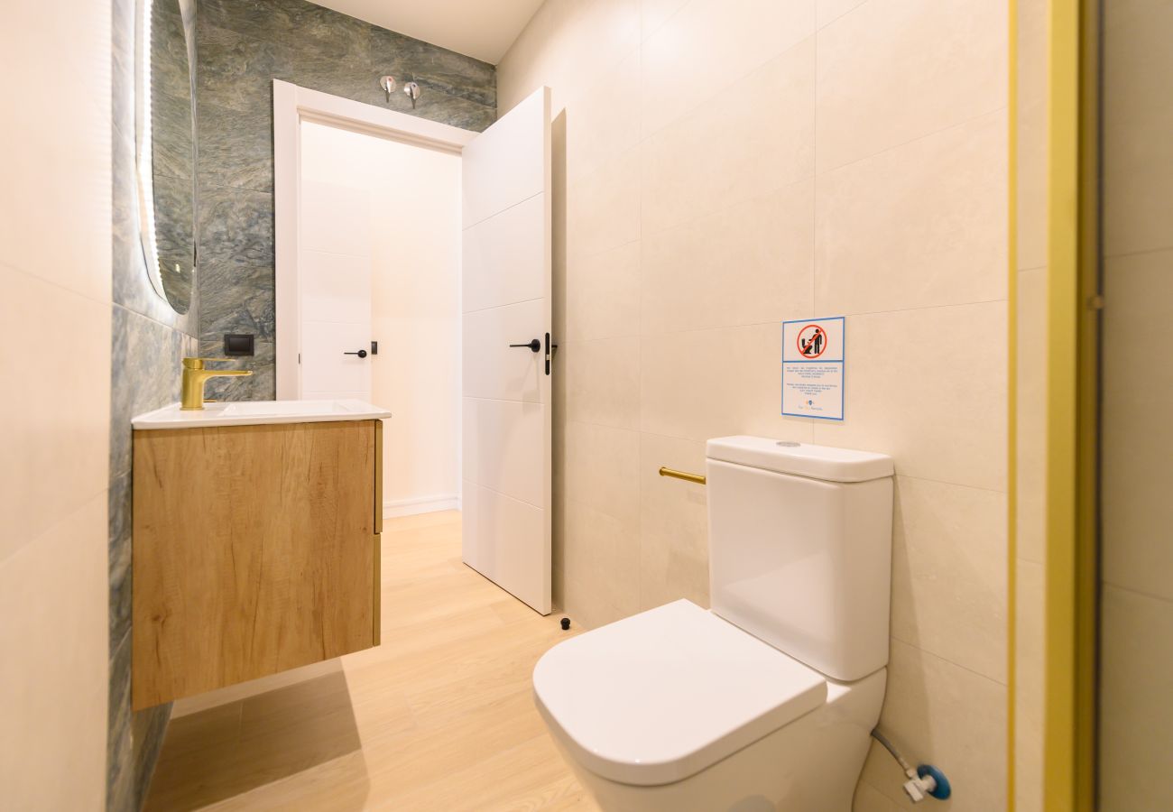 Apartment in Madrid - M (AGU230)Tu hogar en la ciudad: piso de 3 habita