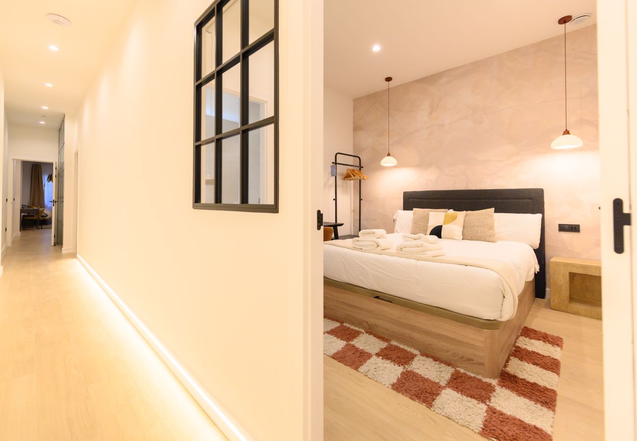 Apartment in Madrid - M (AGU230)Tu hogar en la ciudad: piso de 3 habita