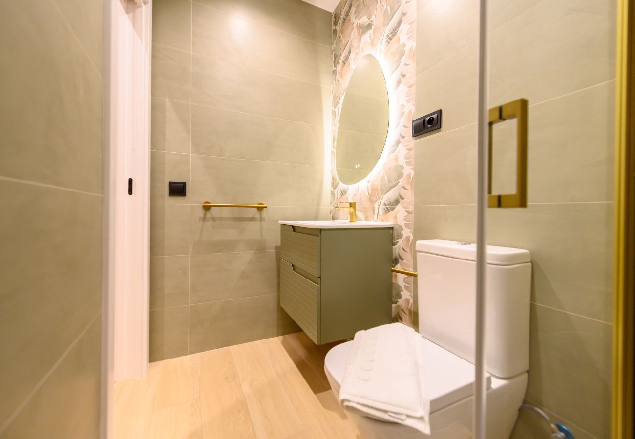 Apartment in Madrid - M (AGU230)Tu hogar en la ciudad: piso de 3 habita