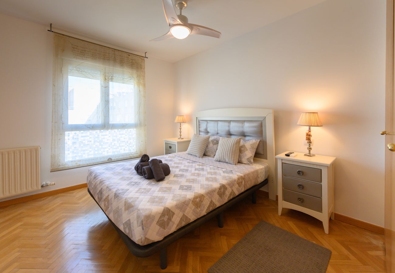 Apartment in Madrid - M (GAV35)Piso Familiar con Terraza y Piscina en Ur