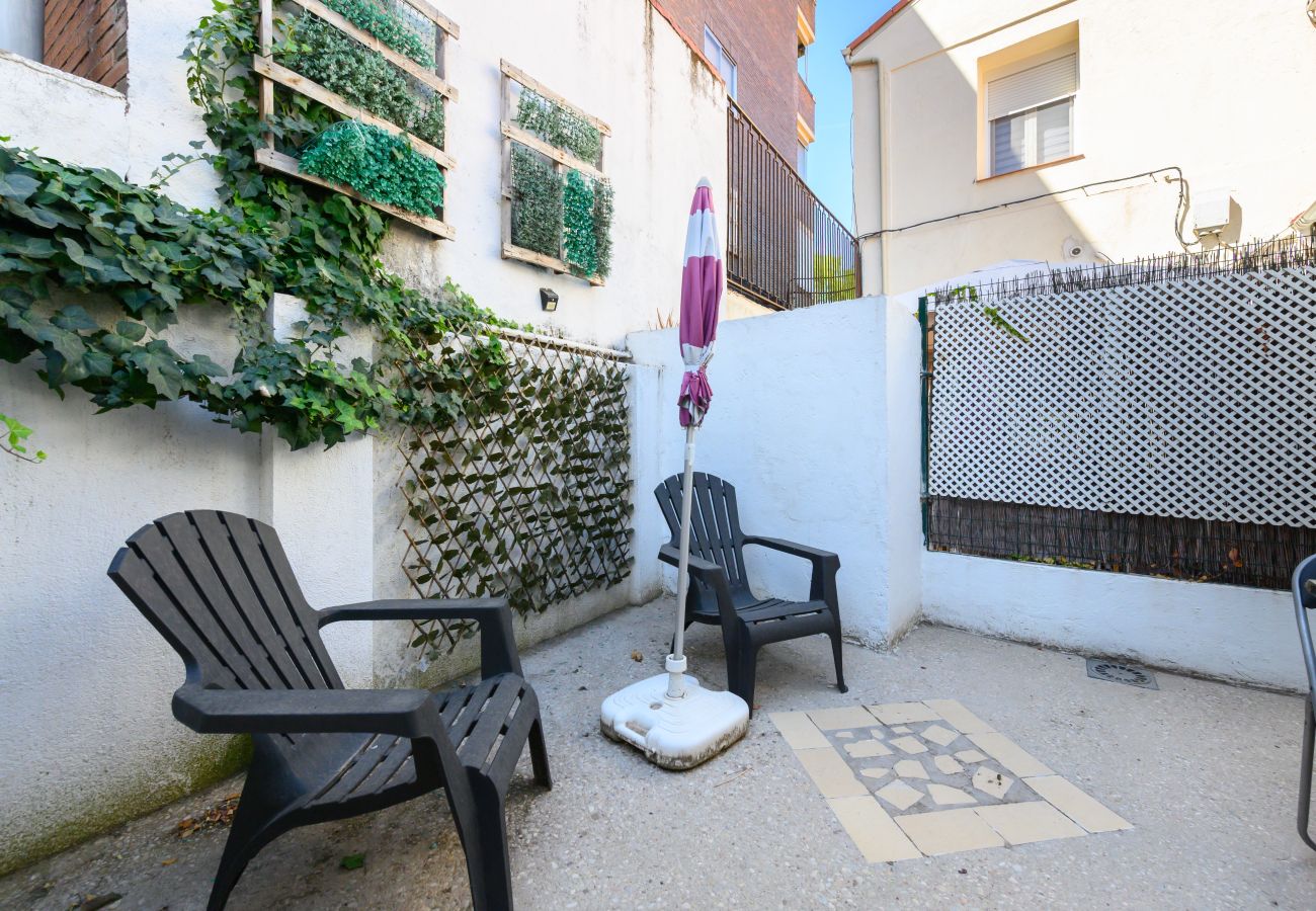 Apartment in Madrid - M (SFU72)Moderno piso de 1 dormitorio con terraza