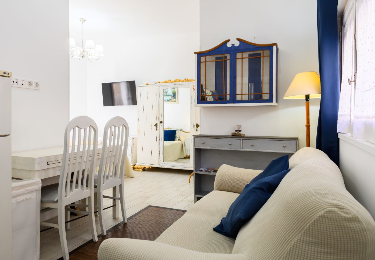 Studio in Madrid - M (SFU73)Estudio Moderno con Terraza Privada en Ma