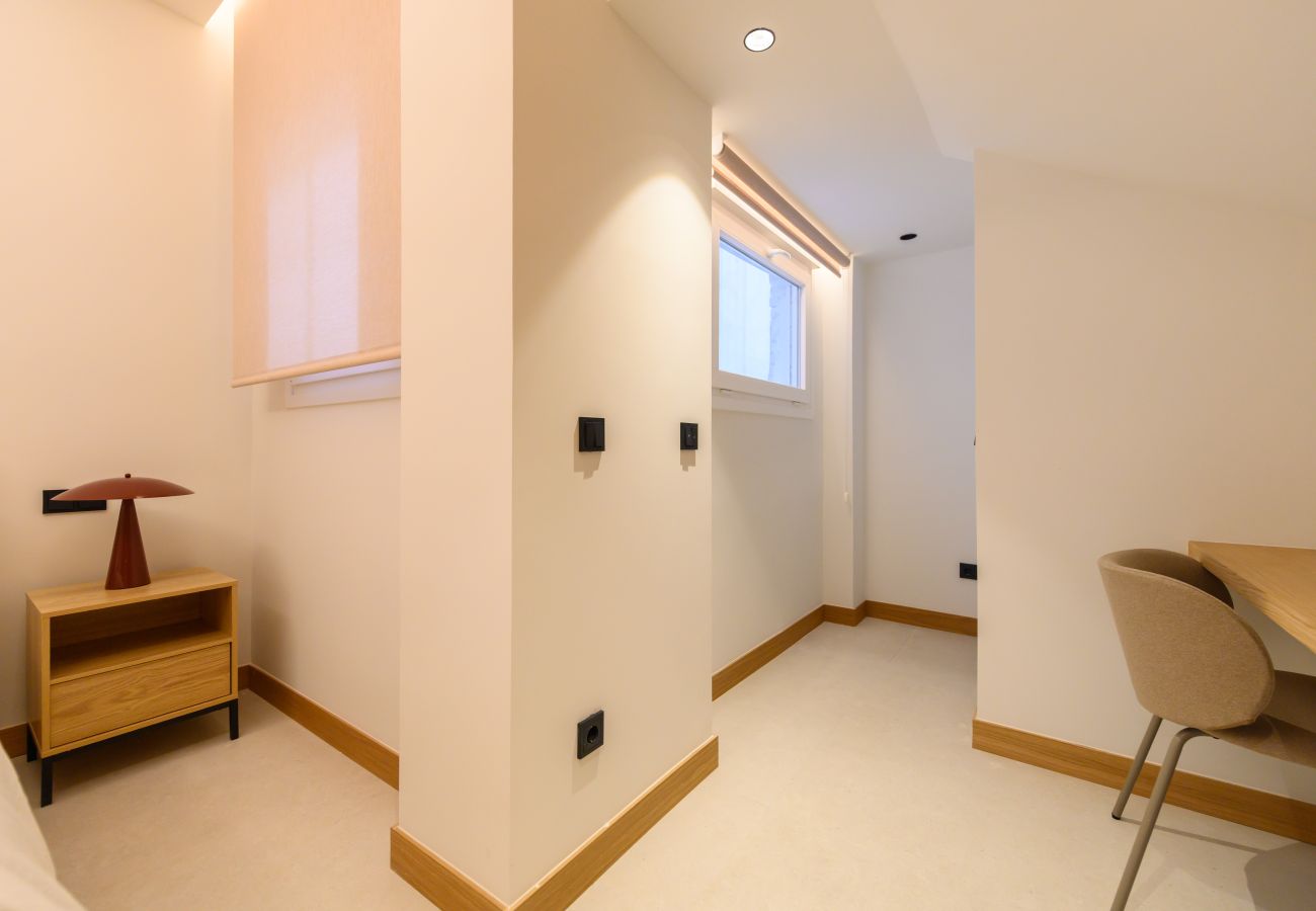 Apartment in Madrid - M (SCR7B2) Amplio piso exterior de un dormitorio e