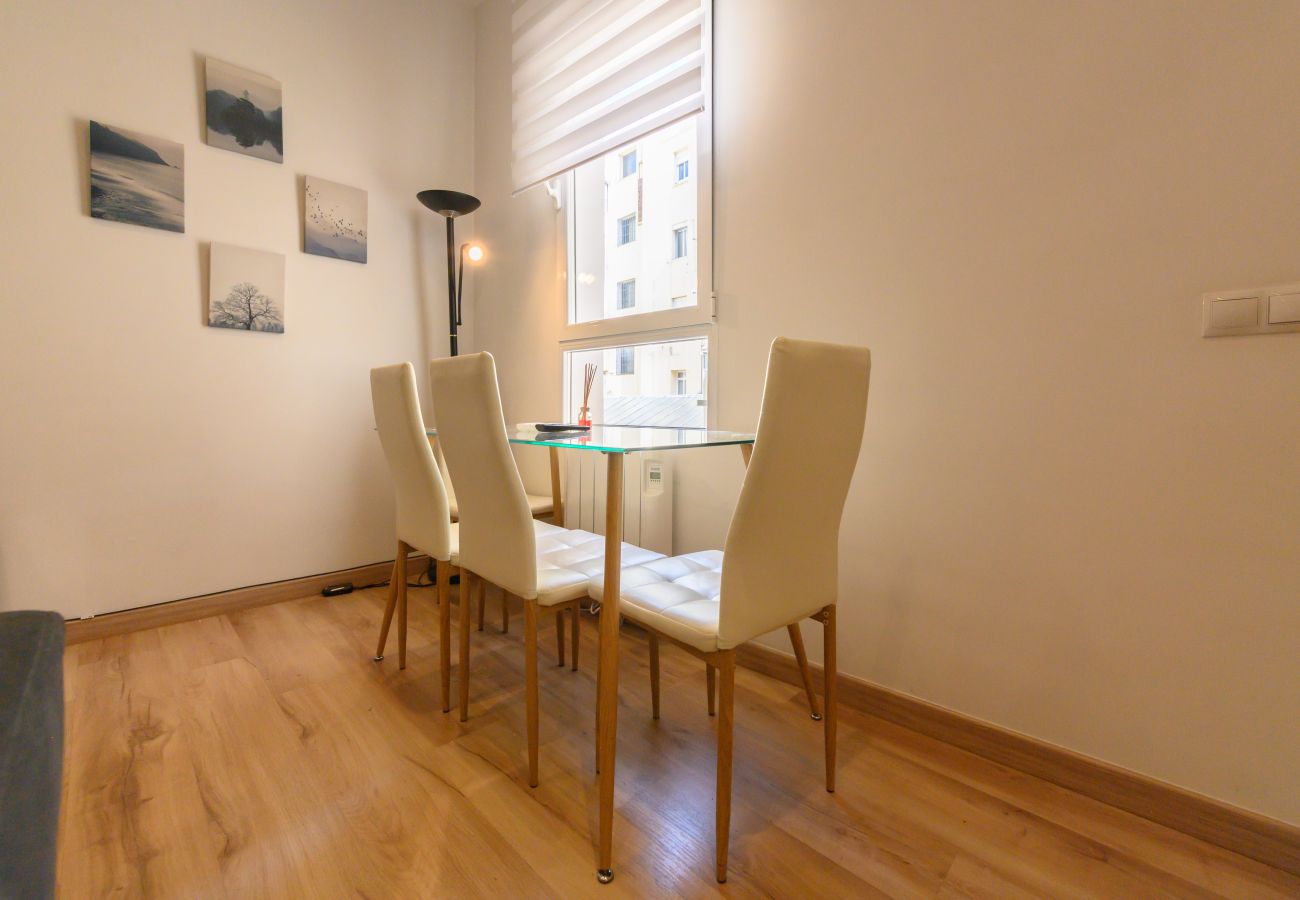 Apartment in Madrid - M (CAR1012)Apartamento  con 2 dormitorios, 2 baño