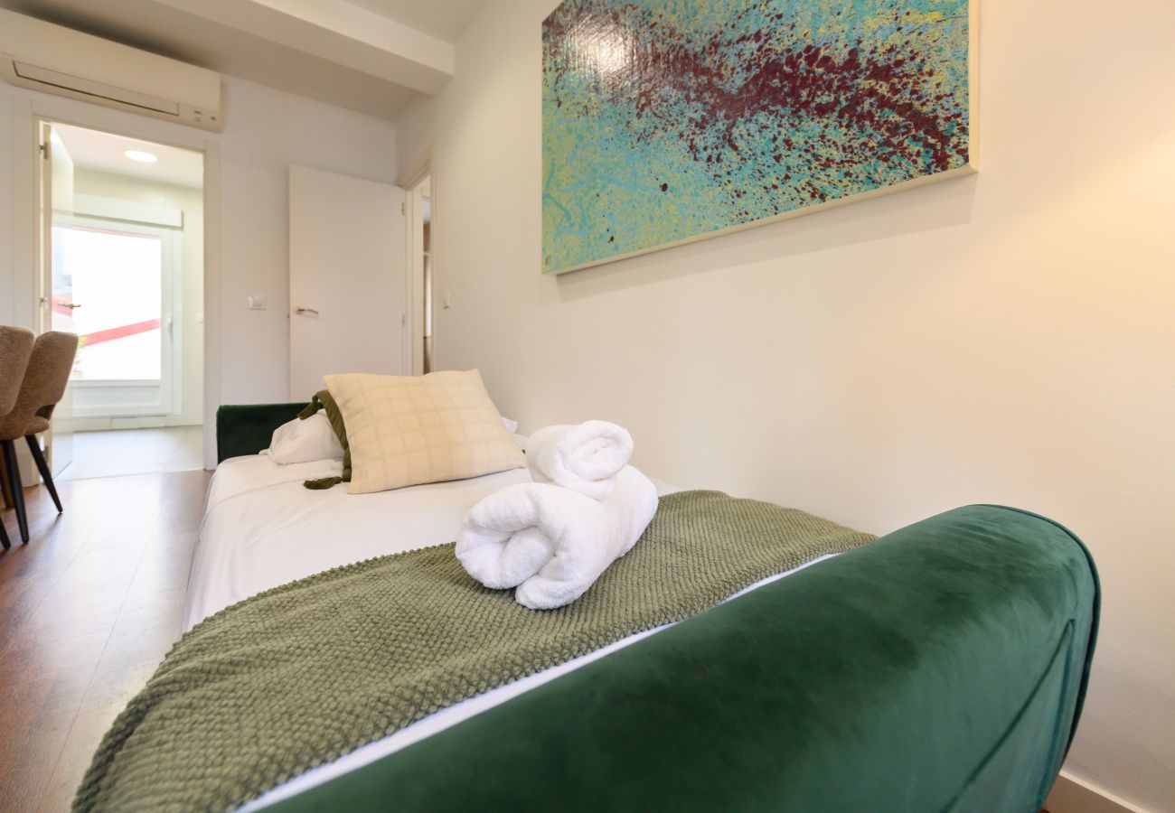 Apartment in Madrid - M (MAL71A) Moderno piso de 2 dormitorios con terra