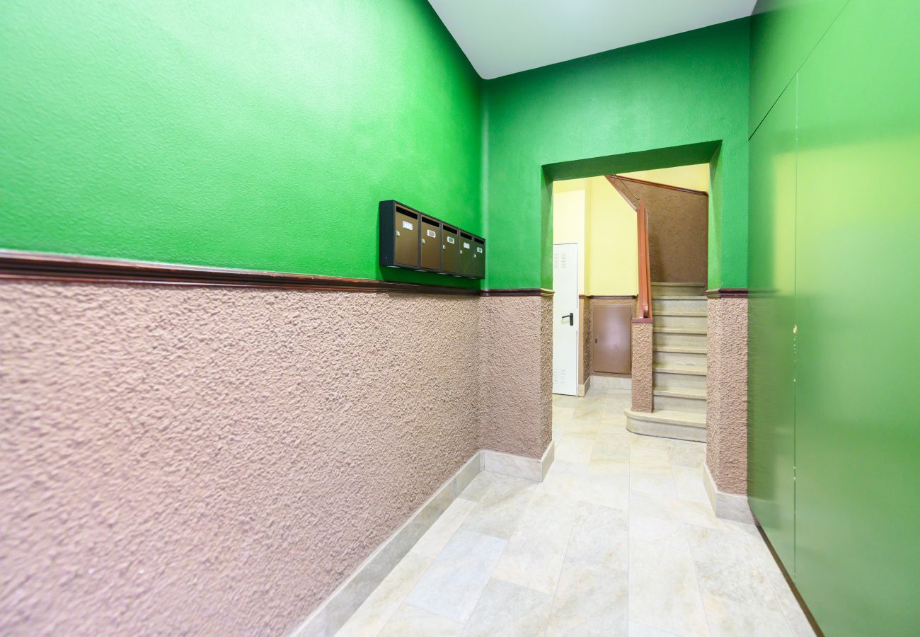 Apartment in Madrid - M (MAL71A) Moderno piso de 2 dormitorios con terra