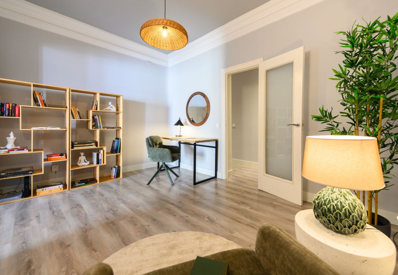 Apartment in Madrid - M (FER54D)Luminoso piso de 2 dormitorios con balco