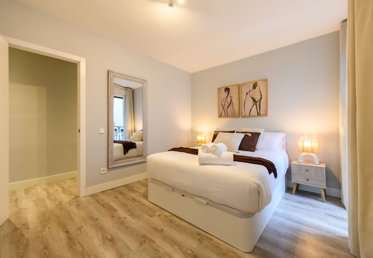 Apartment in Madrid - M (FER54D)Luminoso piso de 2 dormitorios con balco