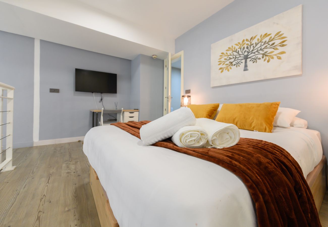 Apartment in Madrid - M (LDM11034) Acogedor Dúplex con Cocina Abierta y