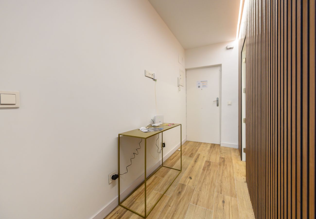 Apartment in Madrid - M (SCSD14) Amplio piso exterior de 2 dormitorios e