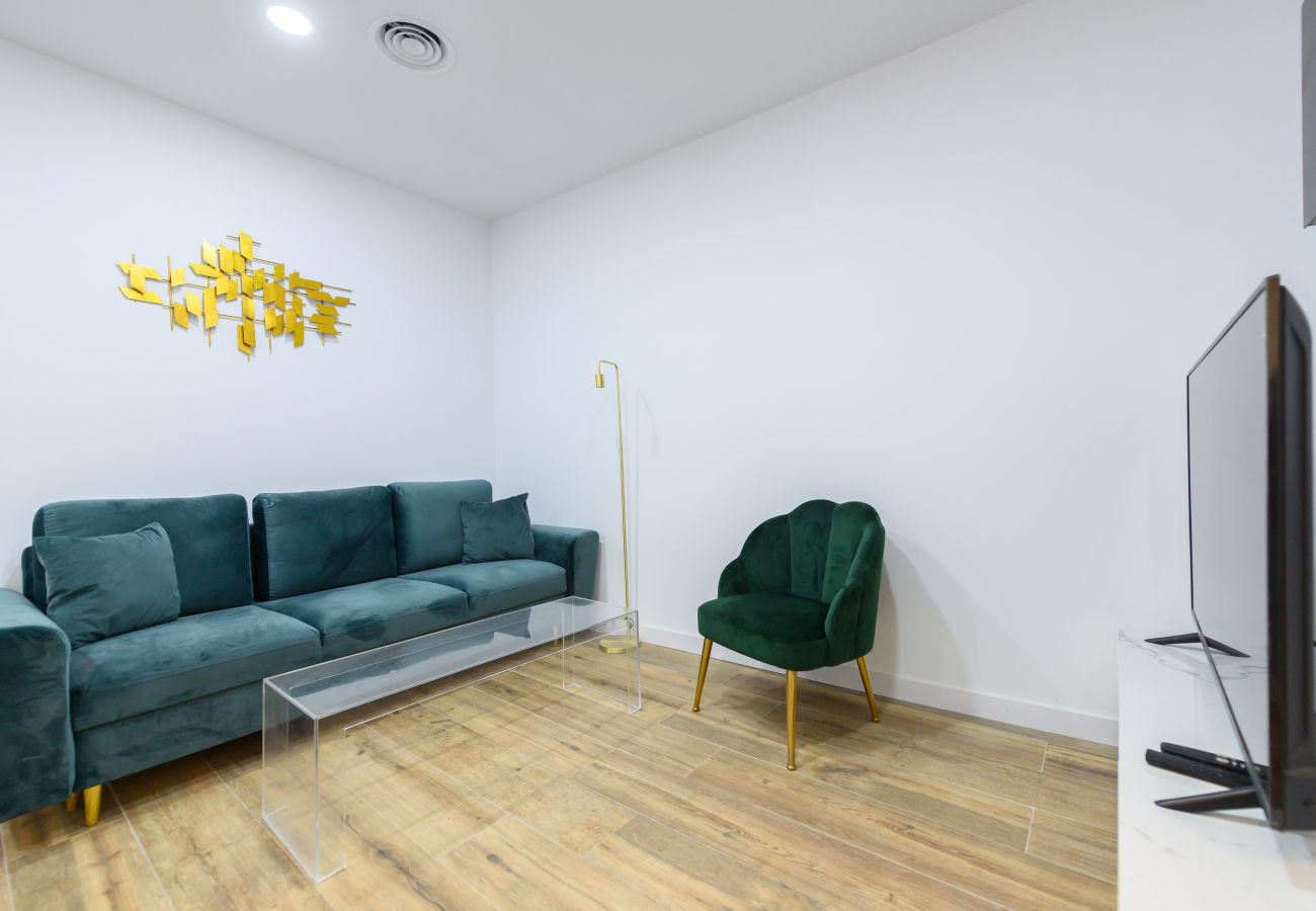 Apartment in Madrid - M (SCSD14) Amplio piso exterior de 2 dormitorios e