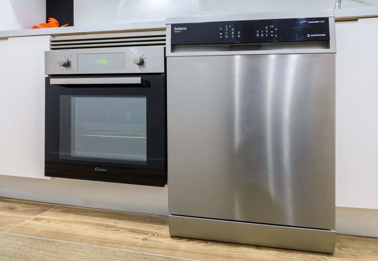 Apartment in Madrid - M (SCSD14) Amplio piso exterior de 2 dormitorios e